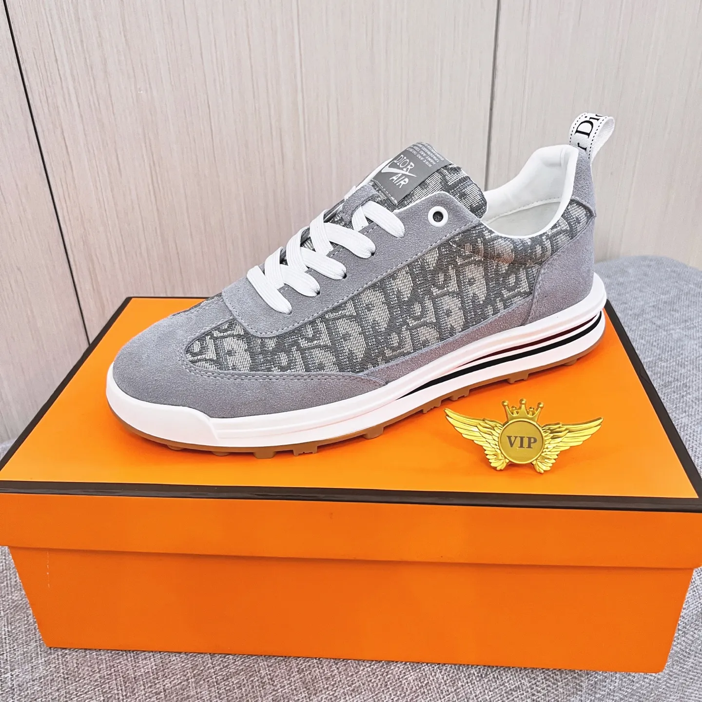 🚘🚘Factory batch 440 men's shoes💰[Dior]🔥Men's high-end brand of shoes official website 1:1 latest masterpiece: the upper is made of Italian imported first-layer cowhide with a comfortable and breathable lining➕original non-slip and wear-resistant outsole🔥, making walking more convenient and comfortable! An exclusive new model, a stunning work, a beautiful 1:1 replica [color] compared to the official quality! Create a fashionable personality to set off your uniqueness! A must-have for trendy men! Classic🔥Size: 38-44 Color: 🔥Multiple colors available🔥.